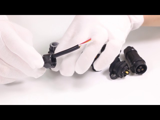 Connecteurs imperméables de fil de Pin de la femelle extérieure 9 de LED soudant M16 pour le harnais automatique d'ampère de fil